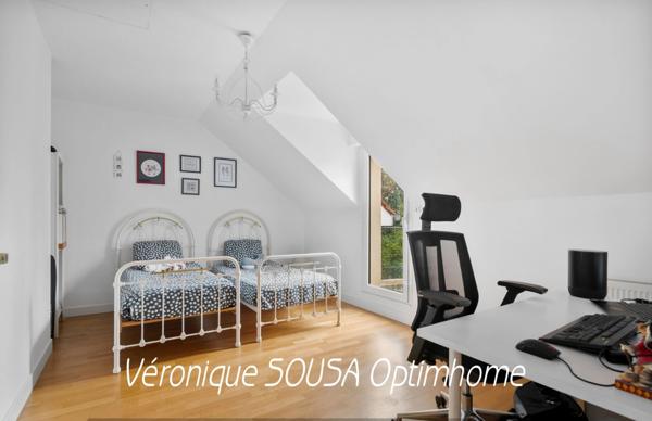 Trés belle maison familiale lumineuse -4 chambres dont 3 suites – écoles et gare à pied