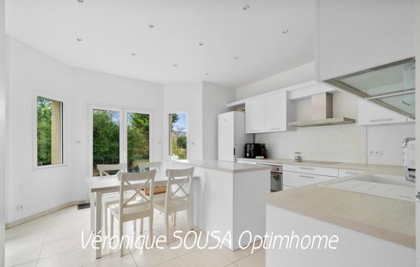 Trés belle maison familiale lumineuse -4 chambres dont 3 suites – écoles et gare à pied