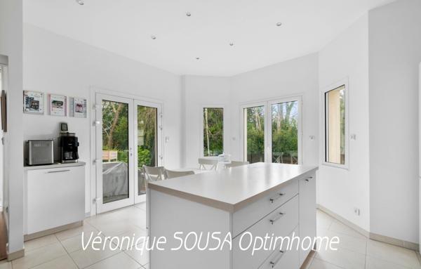 Trés belle maison familiale lumineuse -4 chambres dont 3 suites – écoles et gare à pied