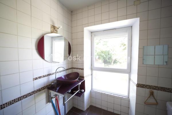 Située à Pithiviers au cœur du village, dans un environnement calme et agréable, cette maison de 75 m² offre un cadre de vie idéal pour une famille ou un couple à la recherche de confort et de tranquillité.

Elle se compose d'une pièce de vie lumineuse, d'une cuisine fonctionnelle, de trois chambres, d'une salle de bains avec WC ainsi que de WC séparés.

À l'extérieur, vous profiterez d'un jardin privatif clos avec une belle exposition, parfait pour les repas en plein air, les moments de détente ou les jeux des enfants.

Surface habitable : 75 m²
3 chambres
Séjour spacieux et lumineux
Cuisine fonctionnelle
Salle de bains
Jardin privatif
Secteur calme
Fenêtres neuves avec double vitrage, toiture traditionnelle en ardoise 
Proche des commerces, écoles et services
Ballon Eau chaude solaire

Cette maison allie praticité et confort dans un cadre de vie recherché à Pithiviers.

Vendue libre de toute occupation, était louée 880€ CC
Idéal investisseur locatif avec fort potentiel de rendement!
Rendement brut de 9,6%! Opportunité unique à ne pas rater, prête à être louée, pas de travaux à prévoir.

Elle est située dans une petite copropriété calme et sécurisée
Taxe foncière : 695€
Eau inclue dans les charges de copropriété (800€ environ par ans)

Pour plus d'informations ou pour organiser une visite, n'hésitez pas à nous contacter.