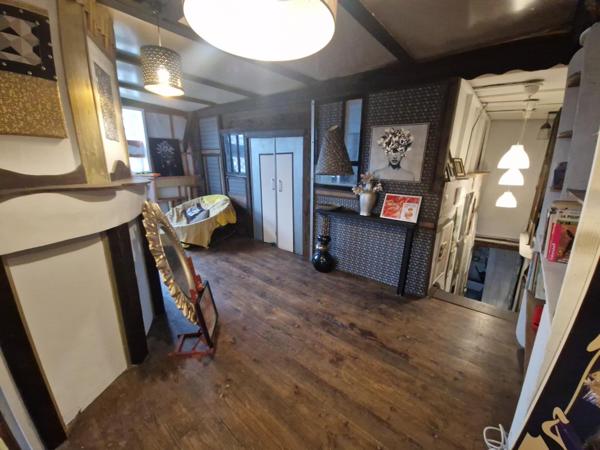 Maison traditionnelle de 158m², 4 chambres et un cabanon de 40m². Terrain 1157 m².