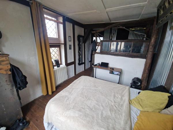 Maison traditionnelle de 158m², 4 chambres et un cabanon de 40m². Terrain 1157 m².