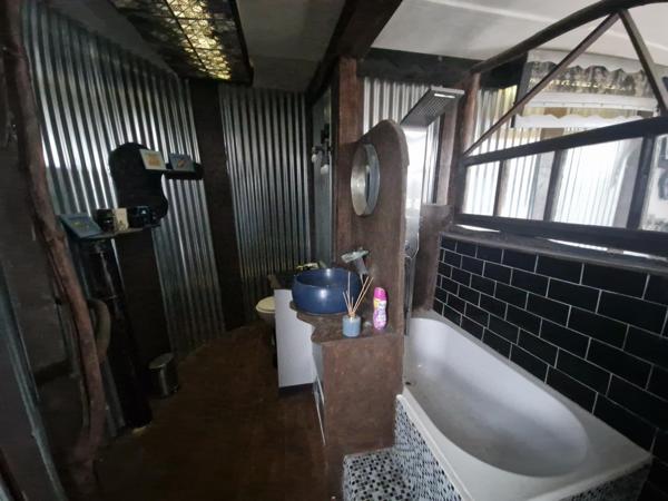 Maison traditionnelle de 158m², 4 chambres et un cabanon de 40m². Terrain 1157 m².