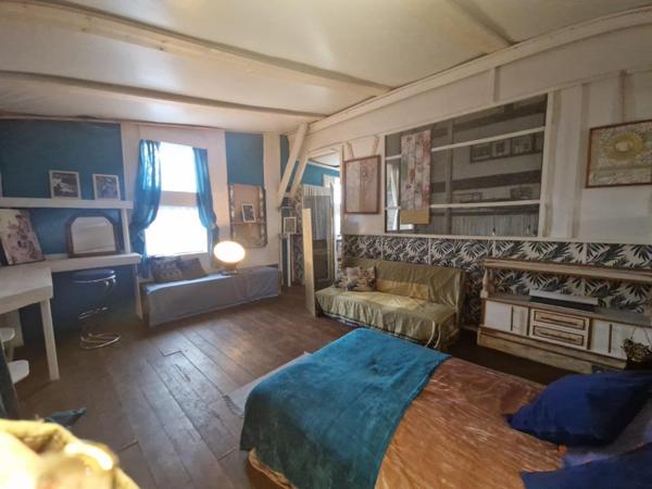 Maison traditionnelle de 158m², 4 chambres et un cabanon de 40m². Terrain 1157 m².