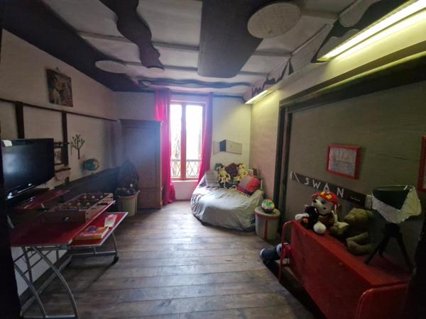 Maison traditionnelle de 158m², 4 chambres et un cabanon de 40m². Terrain 1157 m².