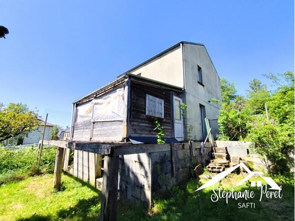 Maison au cœur du bourg de Peyrelevade – Vie pratique et calme rural réunis !