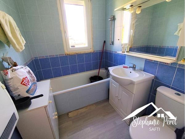 Maison au cœur du bourg de Peyrelevade – Vie pratique et calme rural réunis !