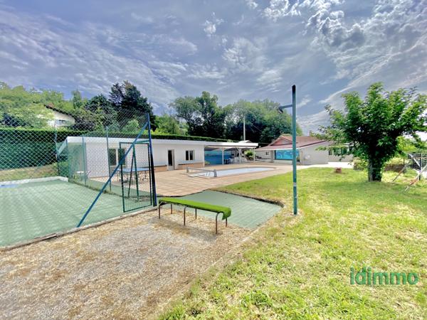 Magnifique maison sur un terrain de 2585 m2 proche de Bourg-Argental... Bourg-Argental (42220)