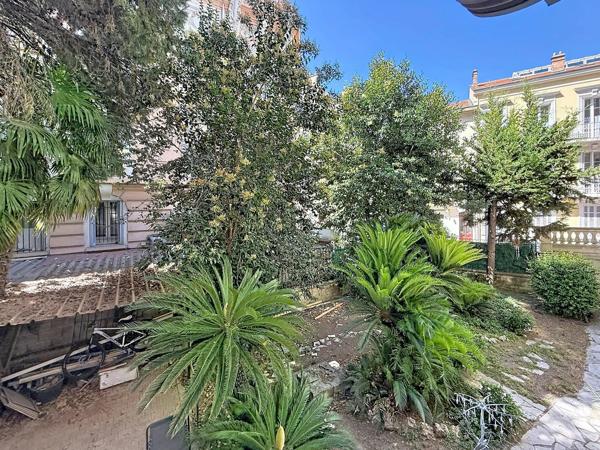 Vente                                                      Appartement
                        
                     4 pièces                      91 m2                     à Cannes