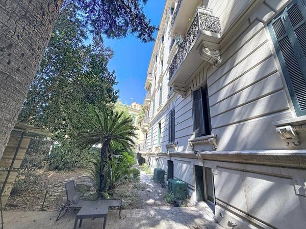 Vente                                                      Appartement
                        
                     4 pièces                      91 m2                     à Cannes