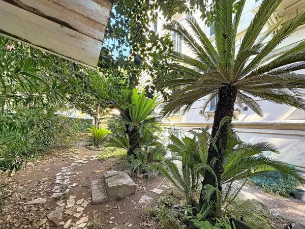 Vente                                                      Appartement
                        
                     4 pièces                      91 m2                     à Cannes
