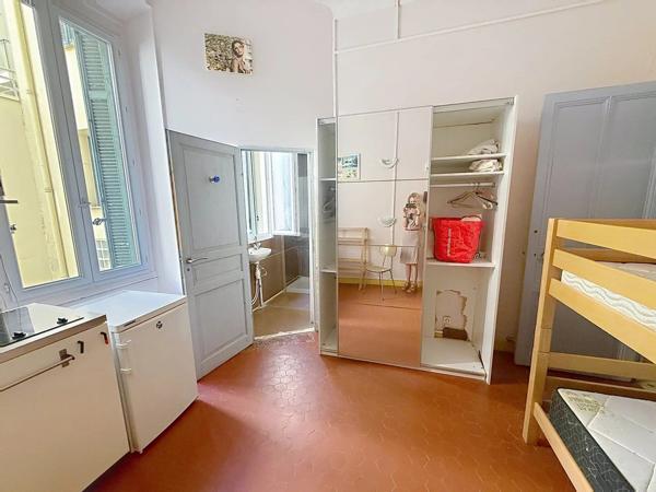 Vente                                                      Appartement
                        
                     4 pièces                      91 m2                     à Cannes