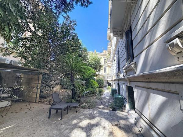 Vente                                                      Appartement
                        
                     4 pièces                      91 m2                     à Cannes