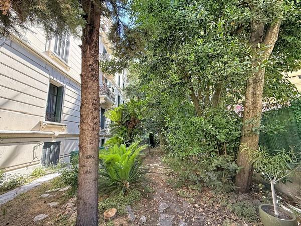 Vente                                                      Appartement
                        
                     4 pièces                      91 m2                     à Cannes