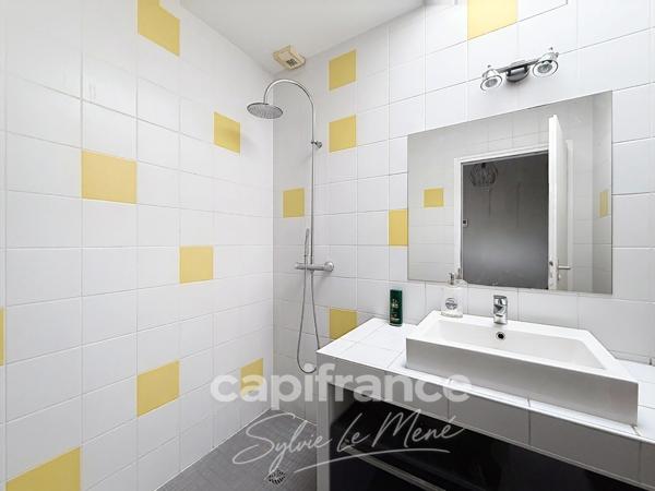 PONTIVY (56300) – MAISON CONTEMPORAINE EN OSSATURE BOIS – 5 CHAMBRES – TERRAIN DE 1 530 m²