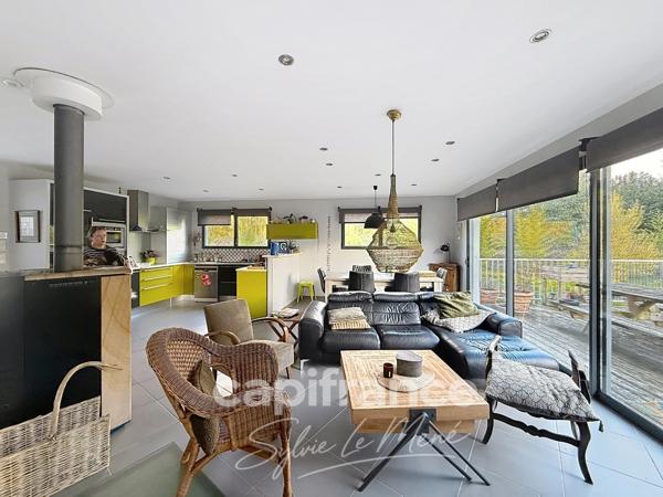 PONTIVY (56300) – MAISON CONTEMPORAINE EN OSSATURE BOIS – 5 CHAMBRES – TERRAIN DE 1 530 m²