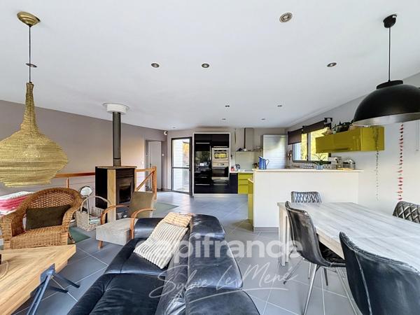 PONTIVY (56300) – MAISON CONTEMPORAINE EN OSSATURE BOIS – 5 CHAMBRES – TERRAIN DE 1 530 m²