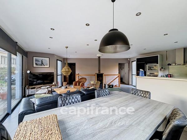 PONTIVY (56300) – MAISON CONTEMPORAINE EN OSSATURE BOIS – 5 CHAMBRES – TERRAIN DE 1 530 m²