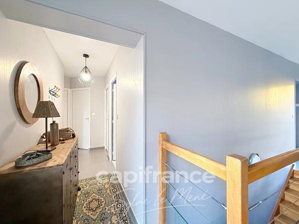 PONTIVY (56300) – MAISON CONTEMPORAINE EN OSSATURE BOIS – 5 CHAMBRES – TERRAIN DE 1 530 m²