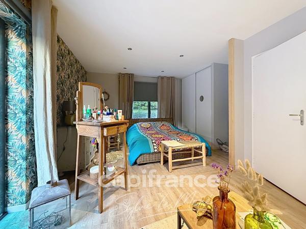 PONTIVY (56300) – MAISON CONTEMPORAINE EN OSSATURE BOIS – 5 CHAMBRES – TERRAIN DE 1 530 m²