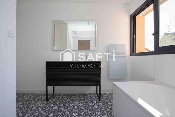 Maison contemporaine avec extérieur orienté ouest