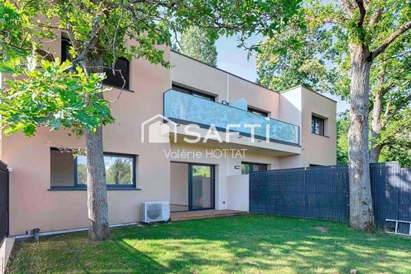 Maison contemporaine avec extérieur orienté ouest