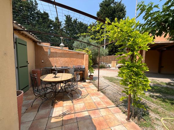 Charmante maison rénovée L'Isle sur la Sorgue à St Antoine