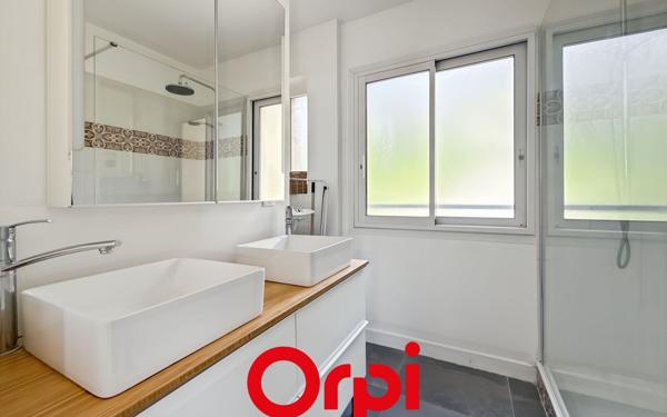 Appartement à vendre    3 pièces • 64,30 m2 Bandol