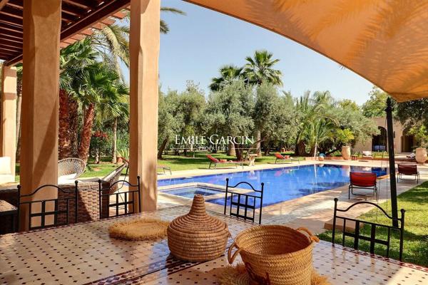 À vendre maison dans un domaine privé sur la route de Fès à Marrakech