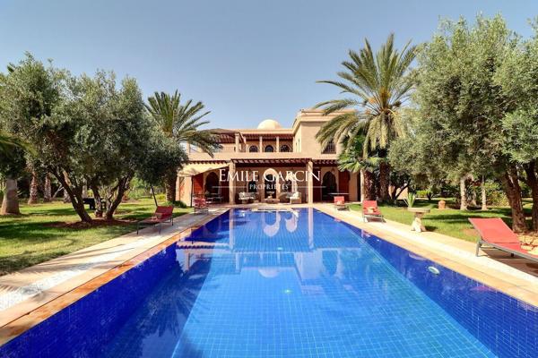 À vendre maison dans un domaine privé sur la route de Fès à Marrakech
