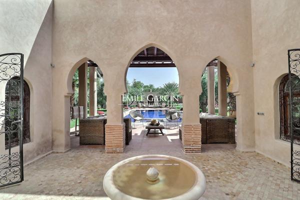 À vendre maison dans un domaine privé sur la route de Fès à Marrakech