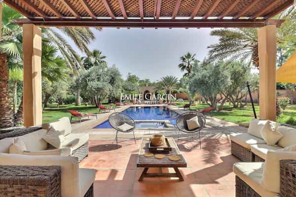 À vendre maison dans un domaine privé sur la route de Fès à Marrakech
