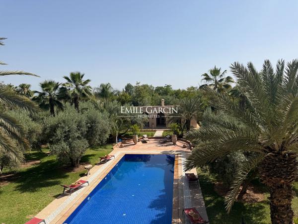 À vendre maison dans un domaine privé sur la route de Fès à Marrakech
