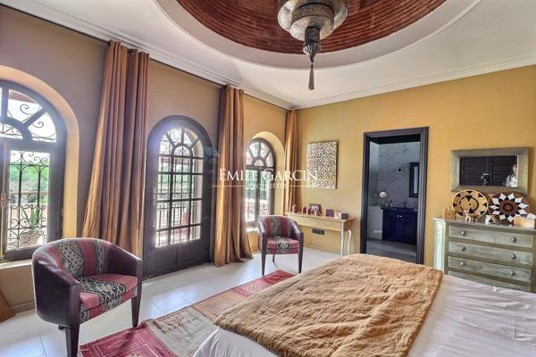 À vendre maison dans un domaine privé sur la route de Fès à Marrakech