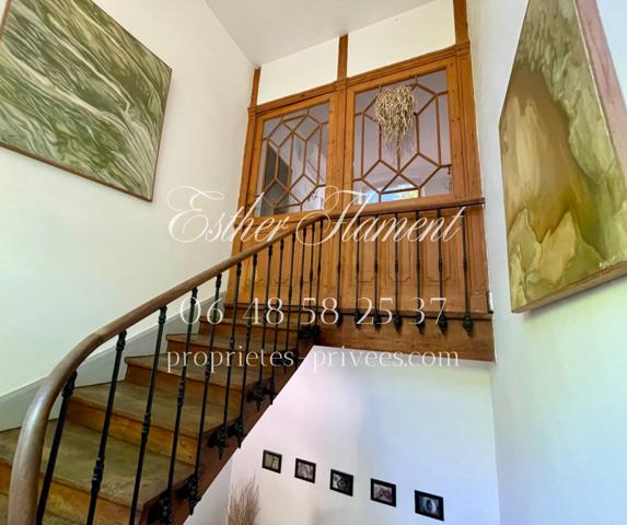 Maison bourgeoise en pierre avec jardin