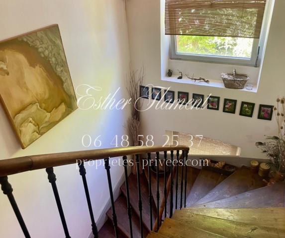 Maison bourgeoise en pierre avec jardin