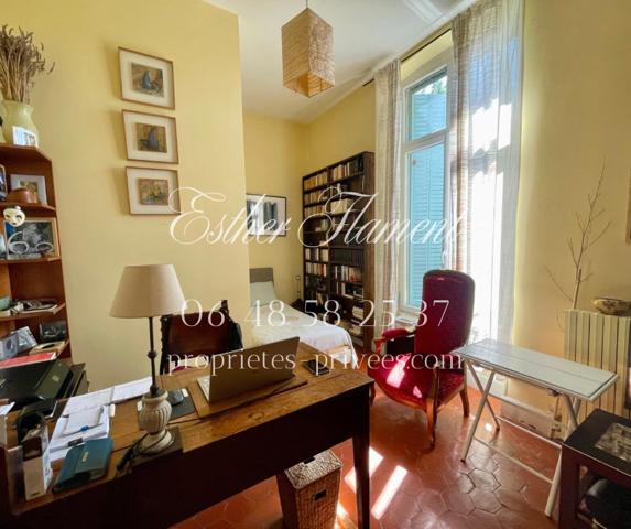 Maison bourgeoise en pierre avec jardin