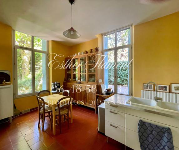 Maison bourgeoise en pierre avec jardin