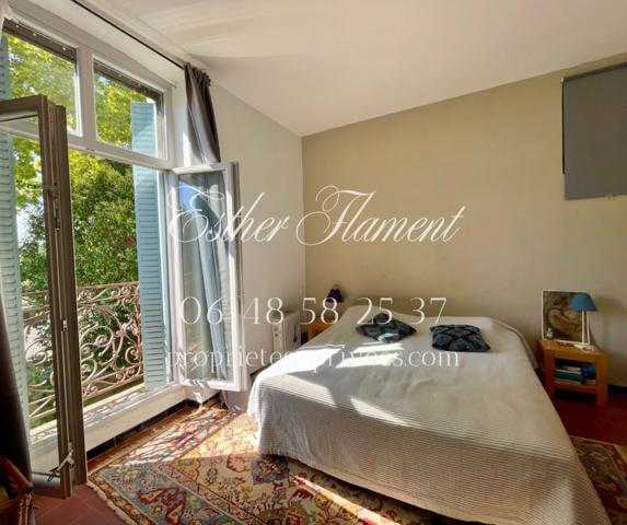 Maison bourgeoise en pierre avec jardin