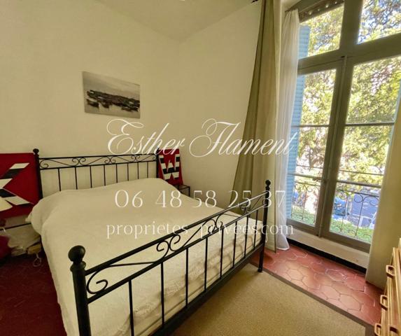 Maison bourgeoise en pierre avec jardin