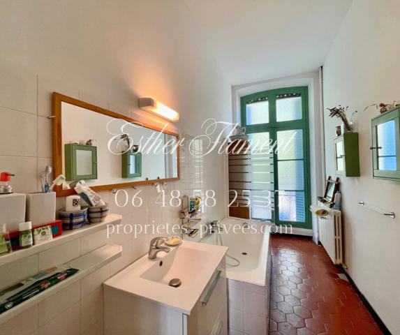 Maison bourgeoise en pierre avec jardin