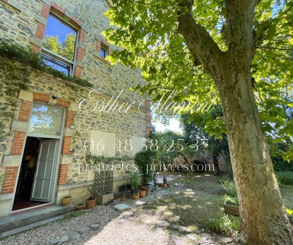 Maison bourgeoise en pierre avec jardin