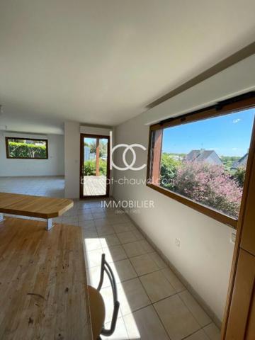 THEIX NOYALO Maison 5 pièces 143 m²