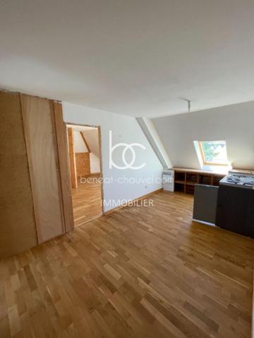 THEIX NOYALO Maison 5 pièces 143 m²