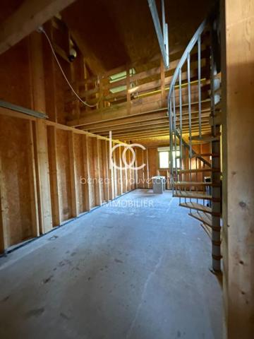 THEIX NOYALO Maison 5 pièces 143 m²