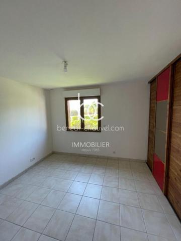 THEIX NOYALO Maison 5 pièces 143 m²