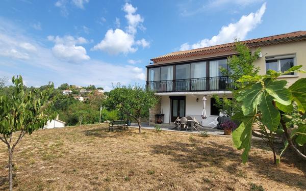 Maison à vendre    5 pièces •  Largentière