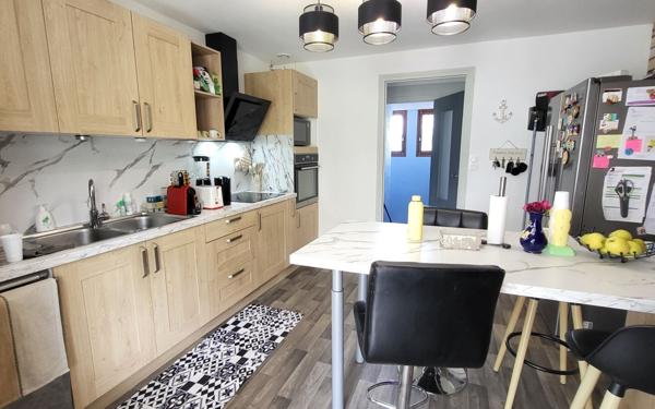 Maison à vendre    5 pièces •  Largentière