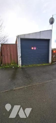 Maison de ville proche centre-commercial