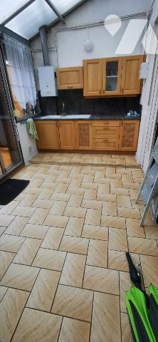 Maison de ville proche centre-commercial